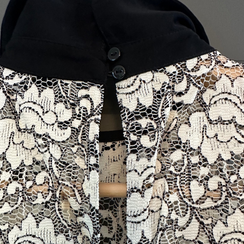 Lace top - Picture 3 of 4